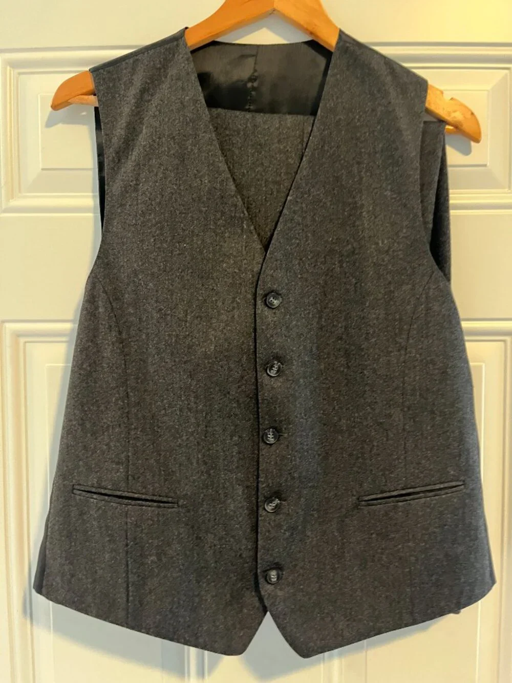 Daniel Hechter 3-Piece Men's Suit – 100% Virgin Wool – Gray – US 40 – Like New