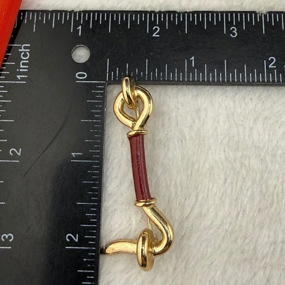 Estate **noticeable metal