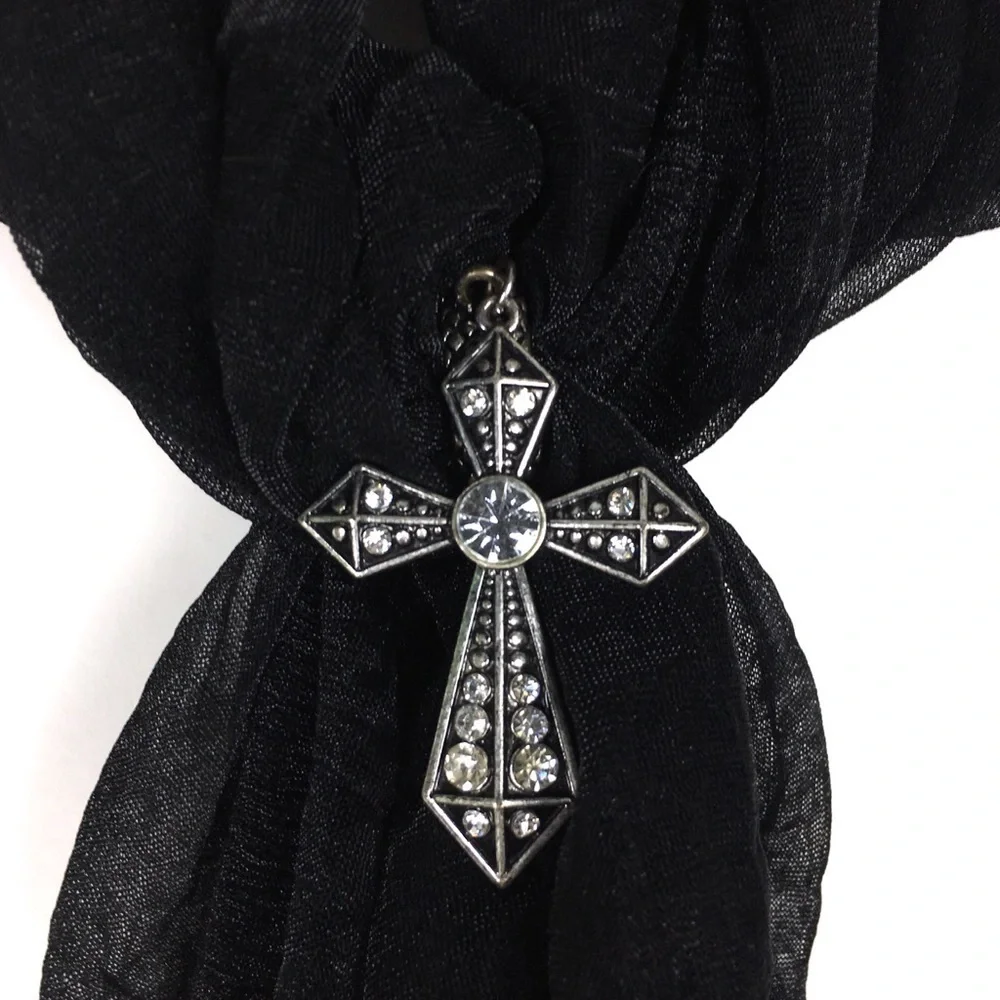 Cato scarf cross