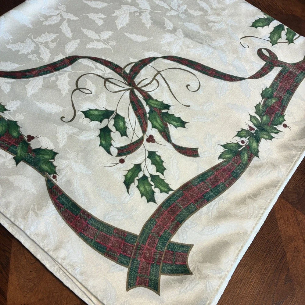 LENOX Holiday Nouveau‎ Tablecloth Christmas Holly Ribbon Ivory Damask 60x102