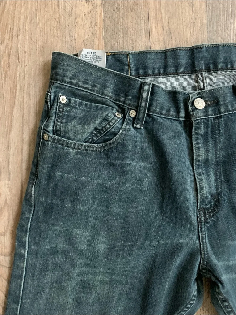 Levis size 34
