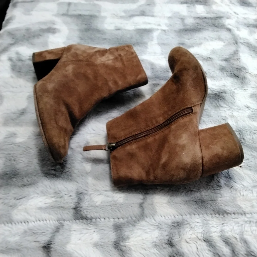 Halogen Women's Rust Suede Ankle Boot  Size 7