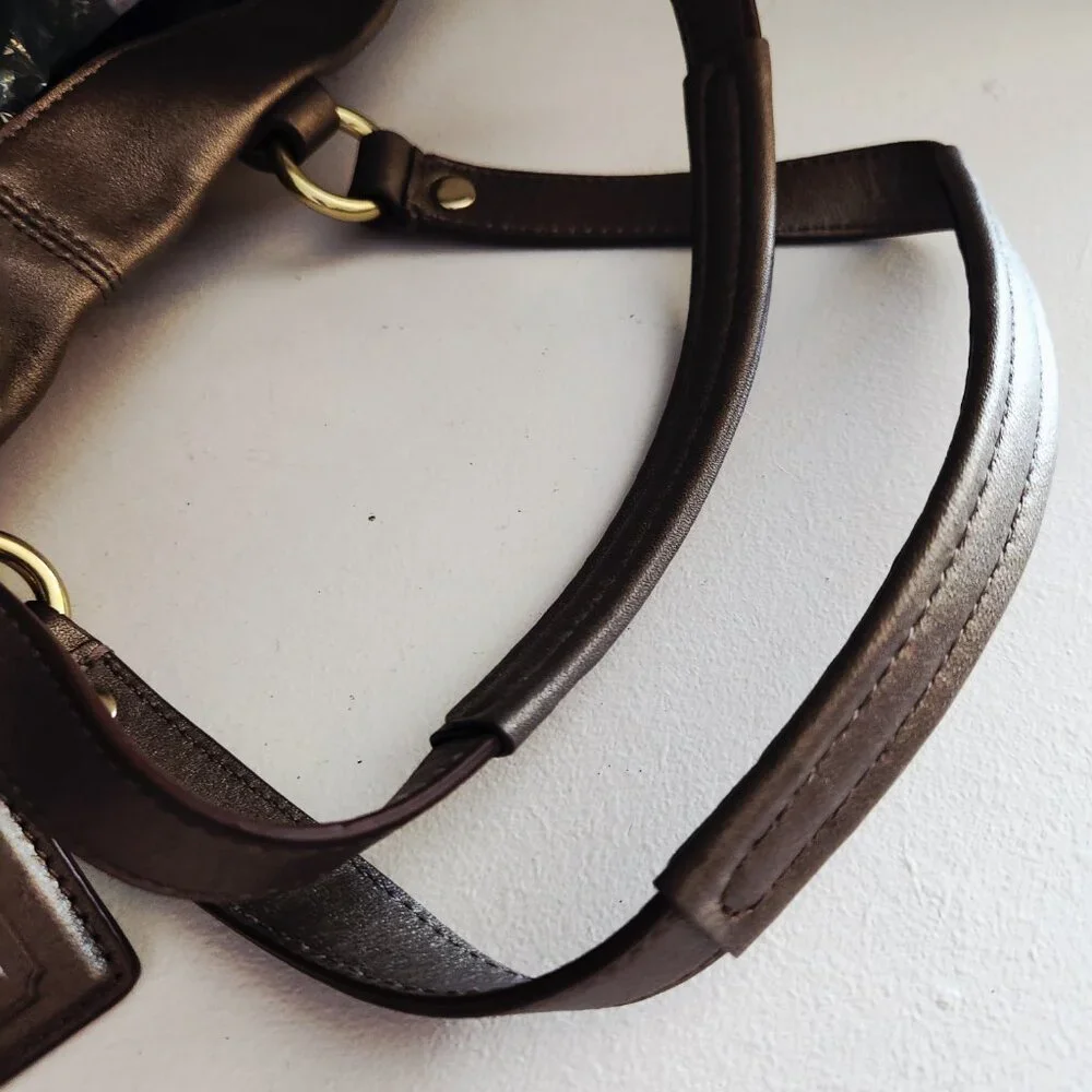 Coach c686 16x10x3