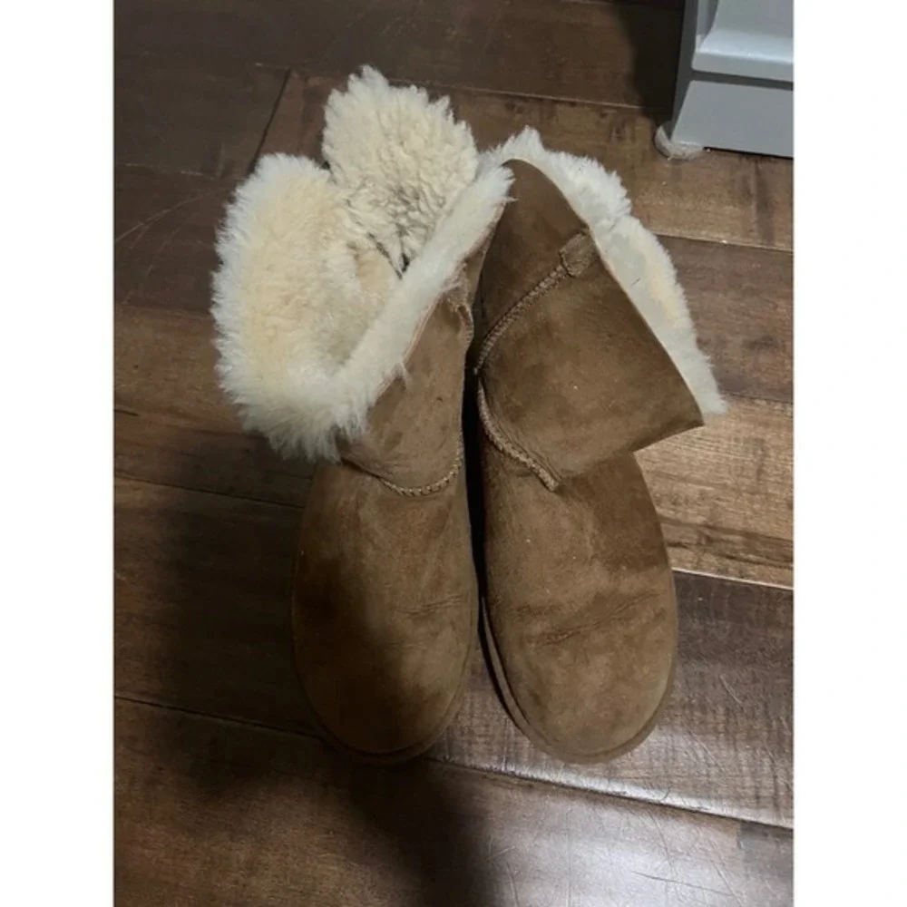 UGG classic short