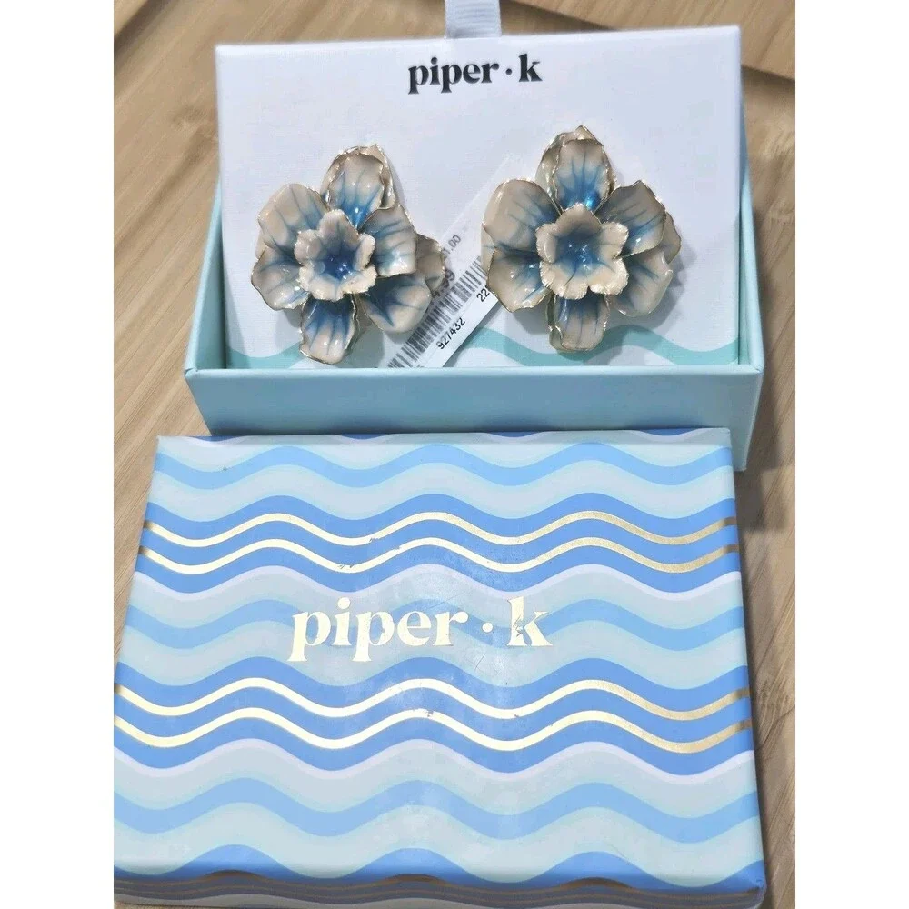 Piper flower ocean