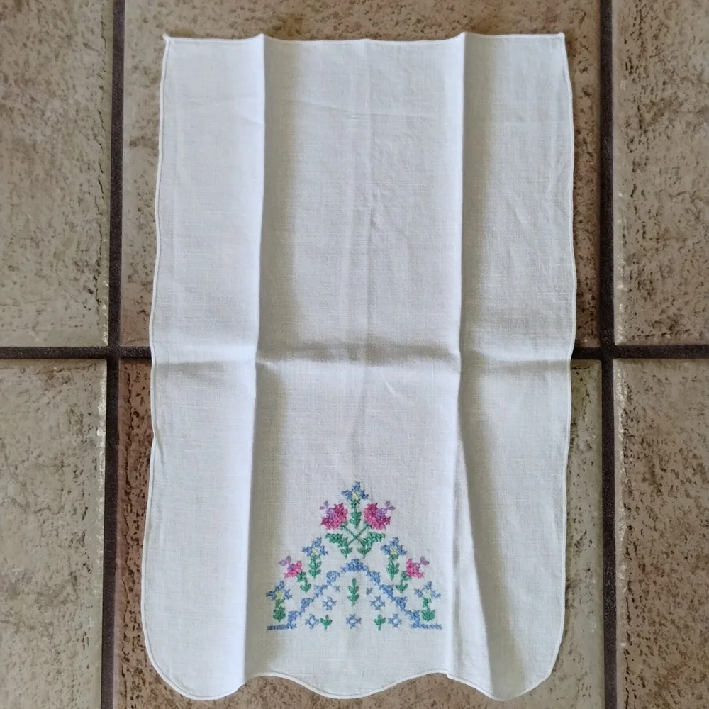 Vintage Linen Guest Towels