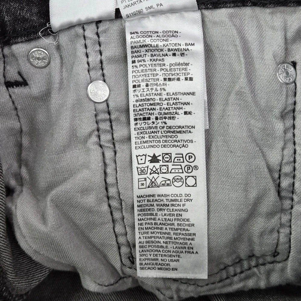 Levis *please carefully