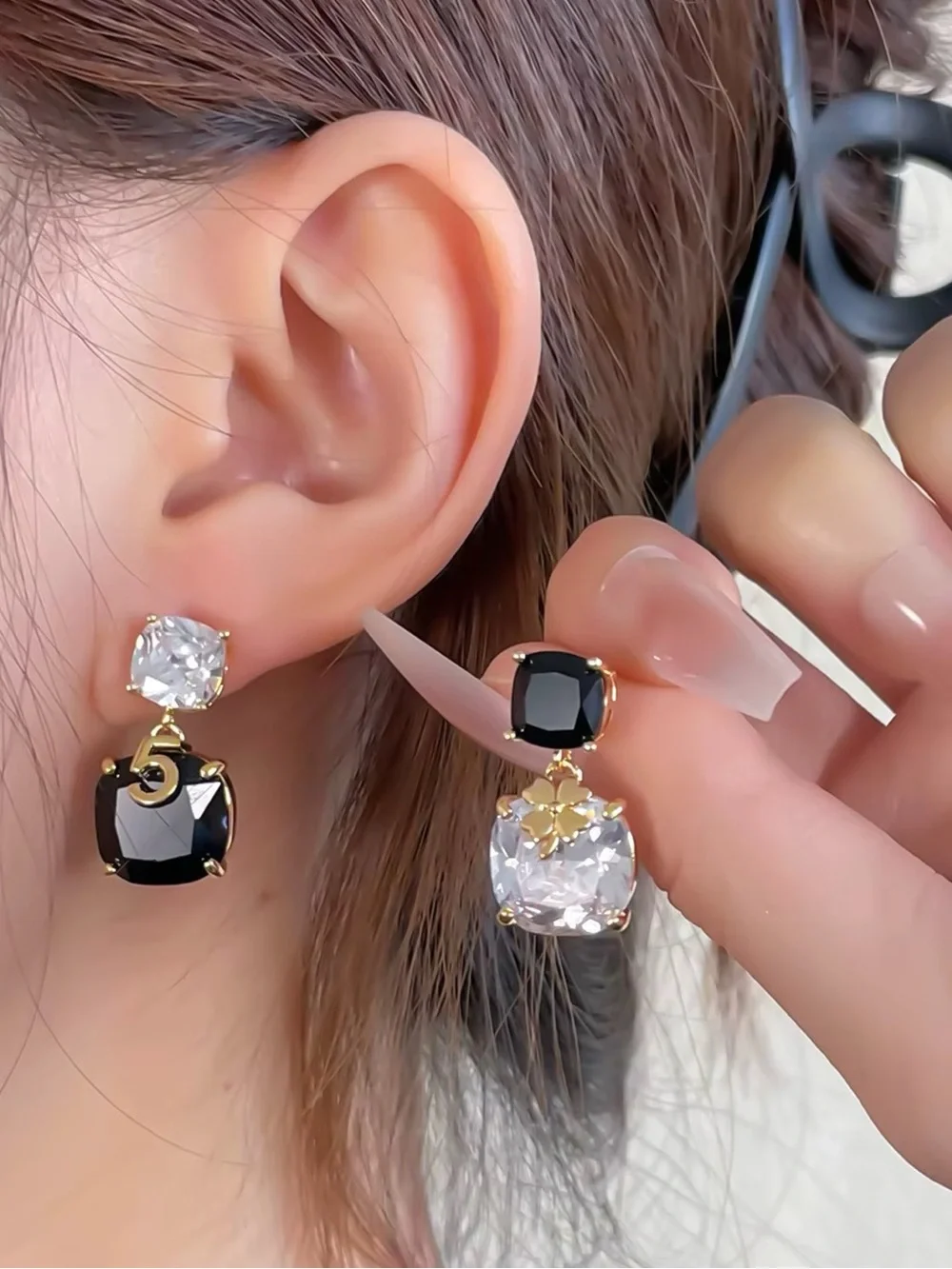 *** High Quality Elegant Black & Clear Crystal Drop Earrings with Gold Accents