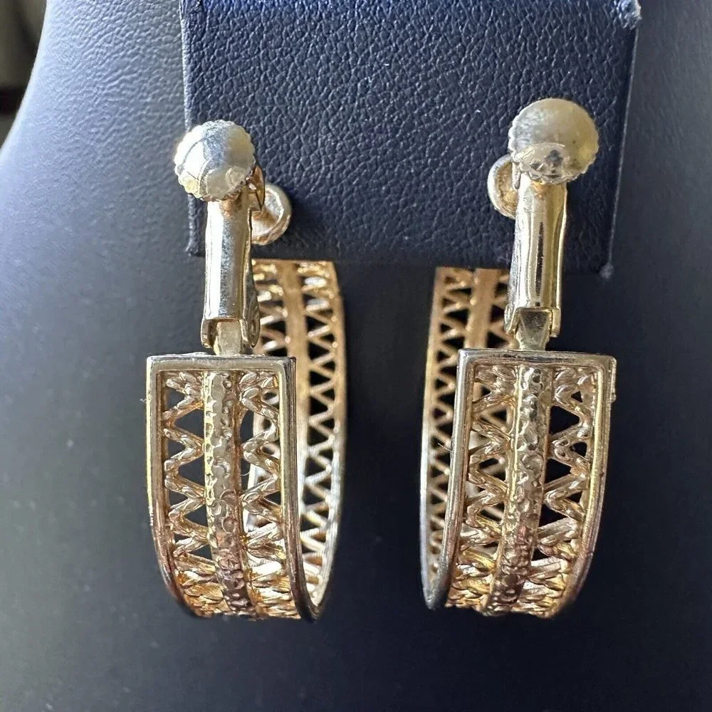 Vintage Earrings Huggie Srewback 1.125 Inch Filigree Hoop Gold Vermeil Geometric