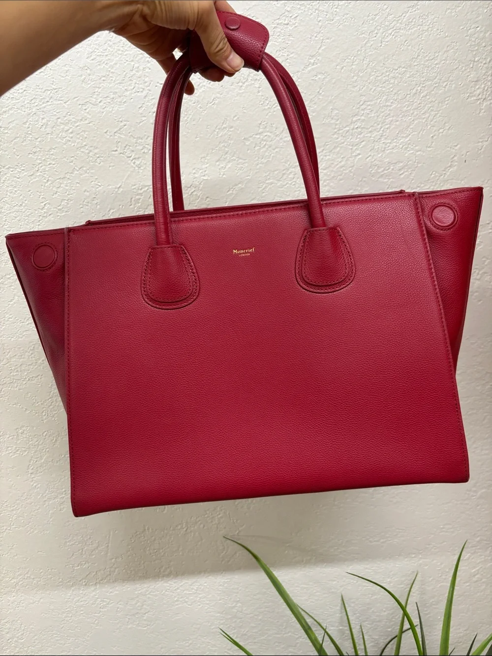 Moncrief sleek structured