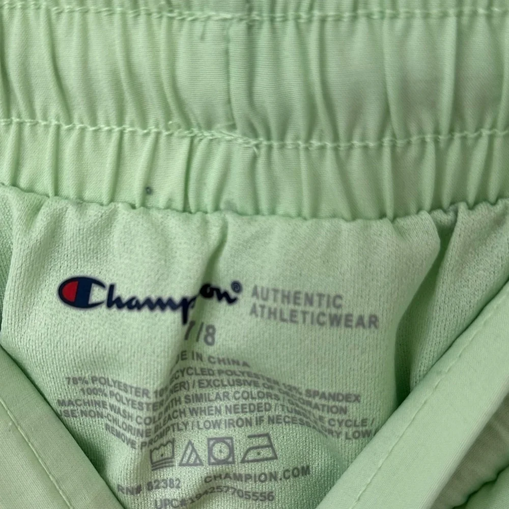 Champion 🧵 	•	fits 🧼