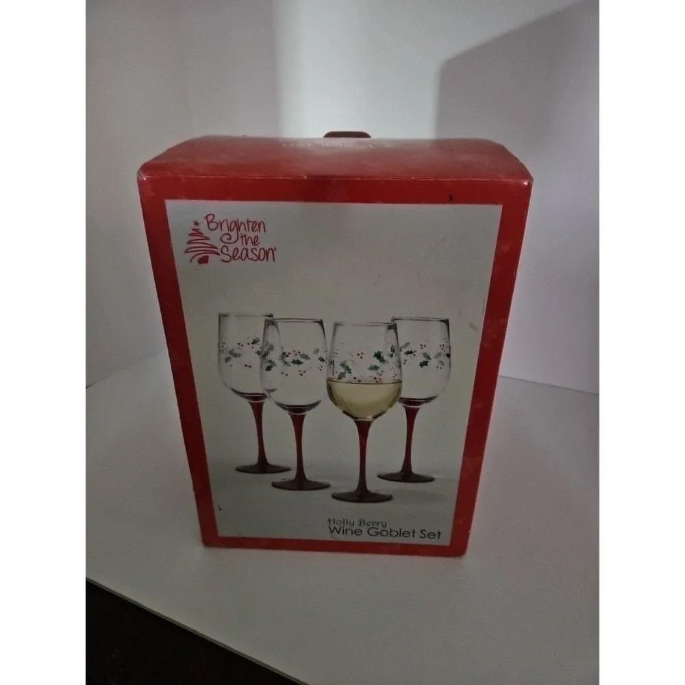 Bealls Brighten The Season Holly Berry Wine Goblet Set 4 Pc Hand Blown 14 oz