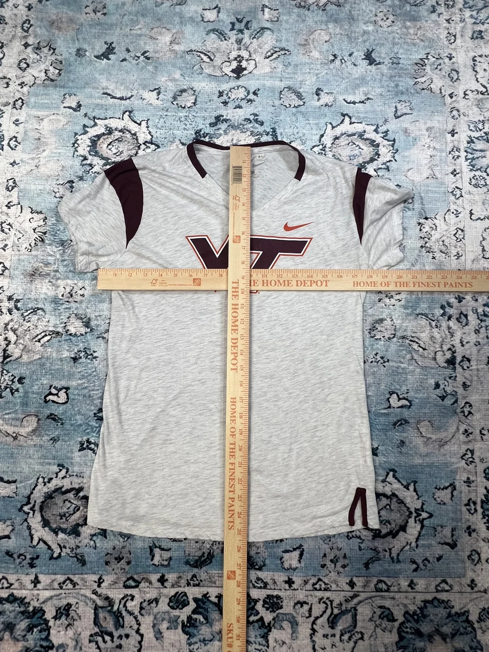 Nike Virginia Tech Hokies VT Grey Maroon V-Neck Womens Small NCAA Fan Gear‎