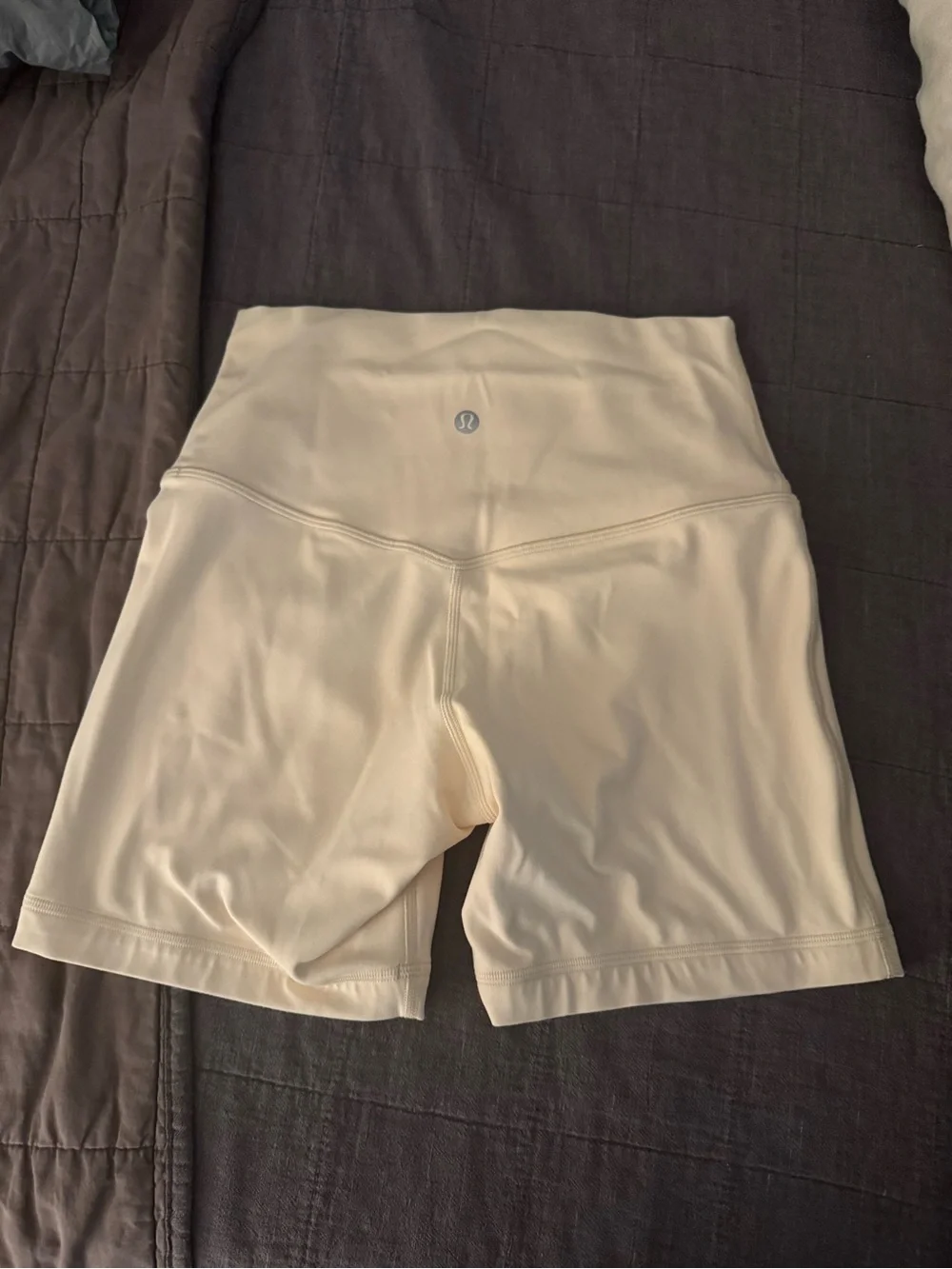 EUC Lululemon No Line Align Shorts 6”