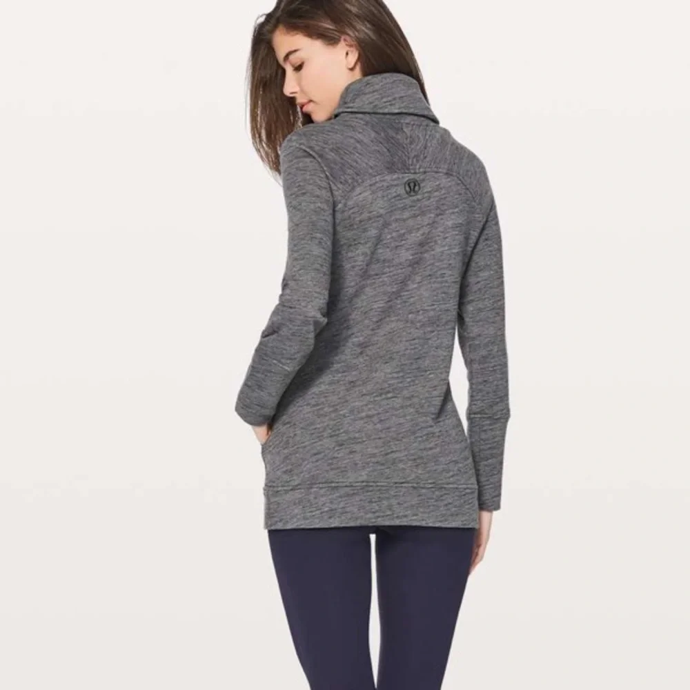 LULULEMON To You Tunic in Heathered Core Dark Grey