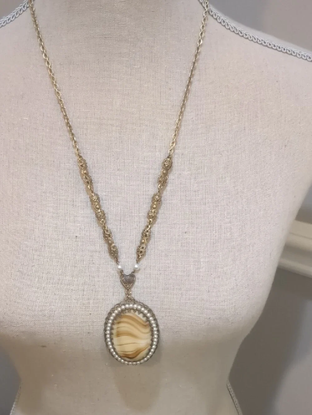 N/A elegant gold