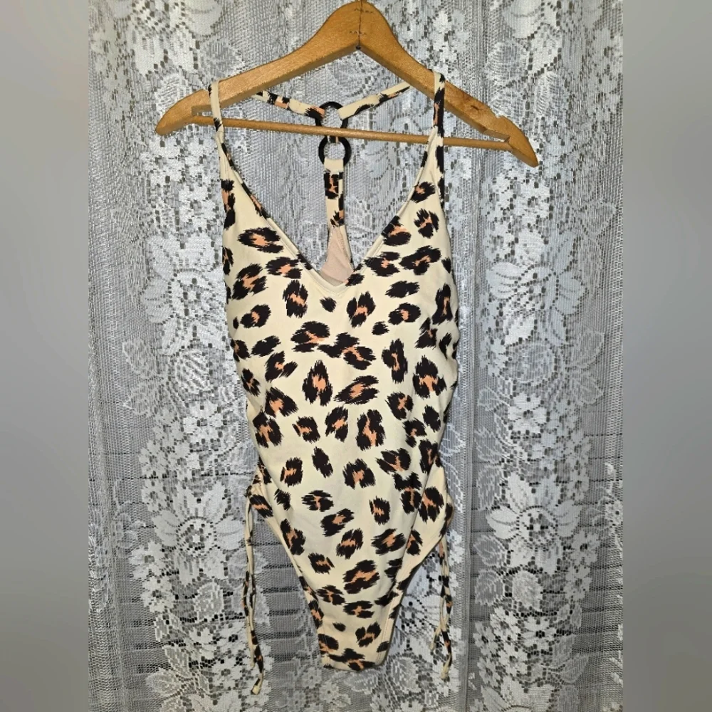 Kona Sol One Piece Swimsuit, Small, Leopard Print
