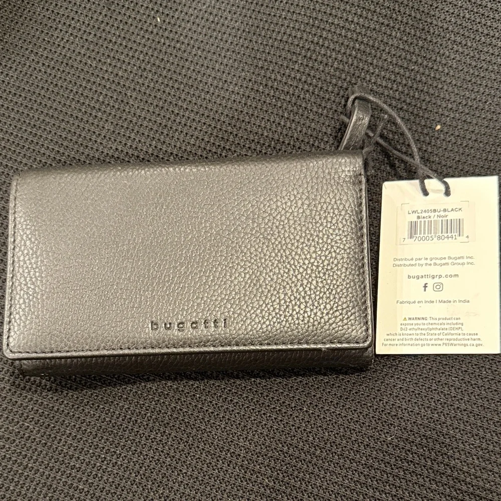 Bugatti Leather Trifold Wallet. Black genuine pebbled leather NWT