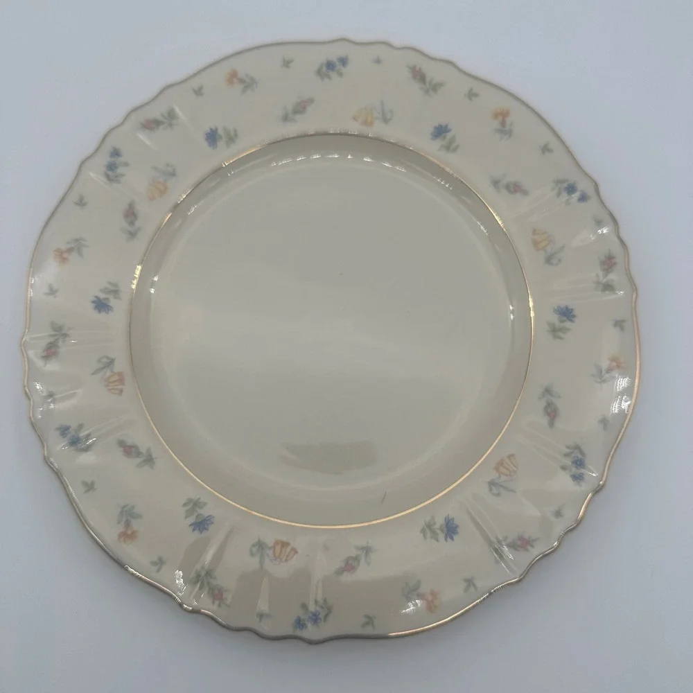 Syracuse China set four