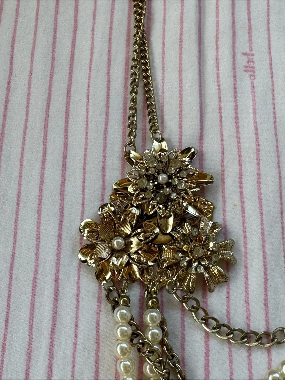 N/A elegant gold