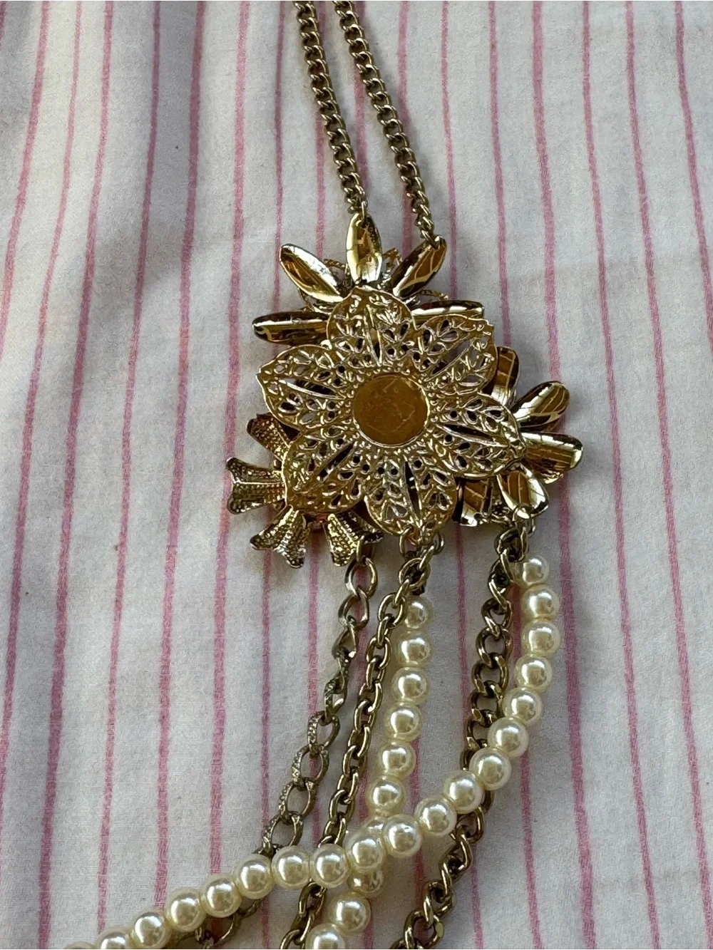 N/A elegant gold