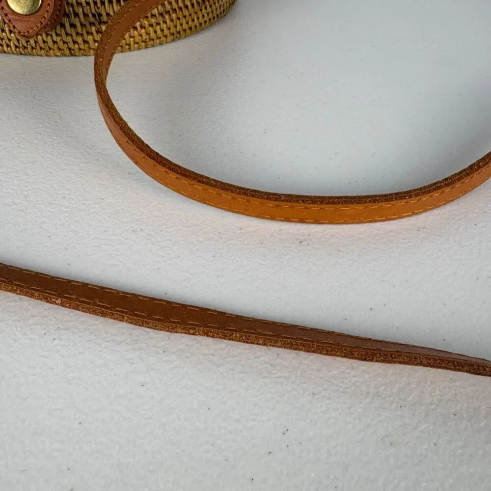 N/A handwoven round
