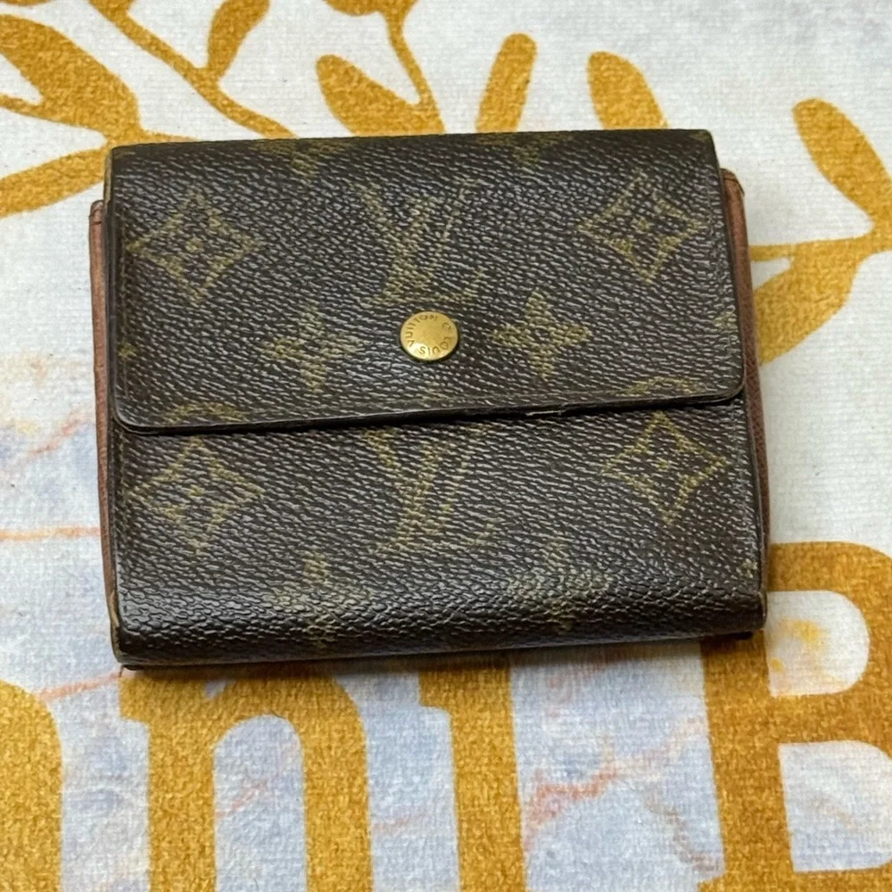 Louis Vuitton elegant wallet