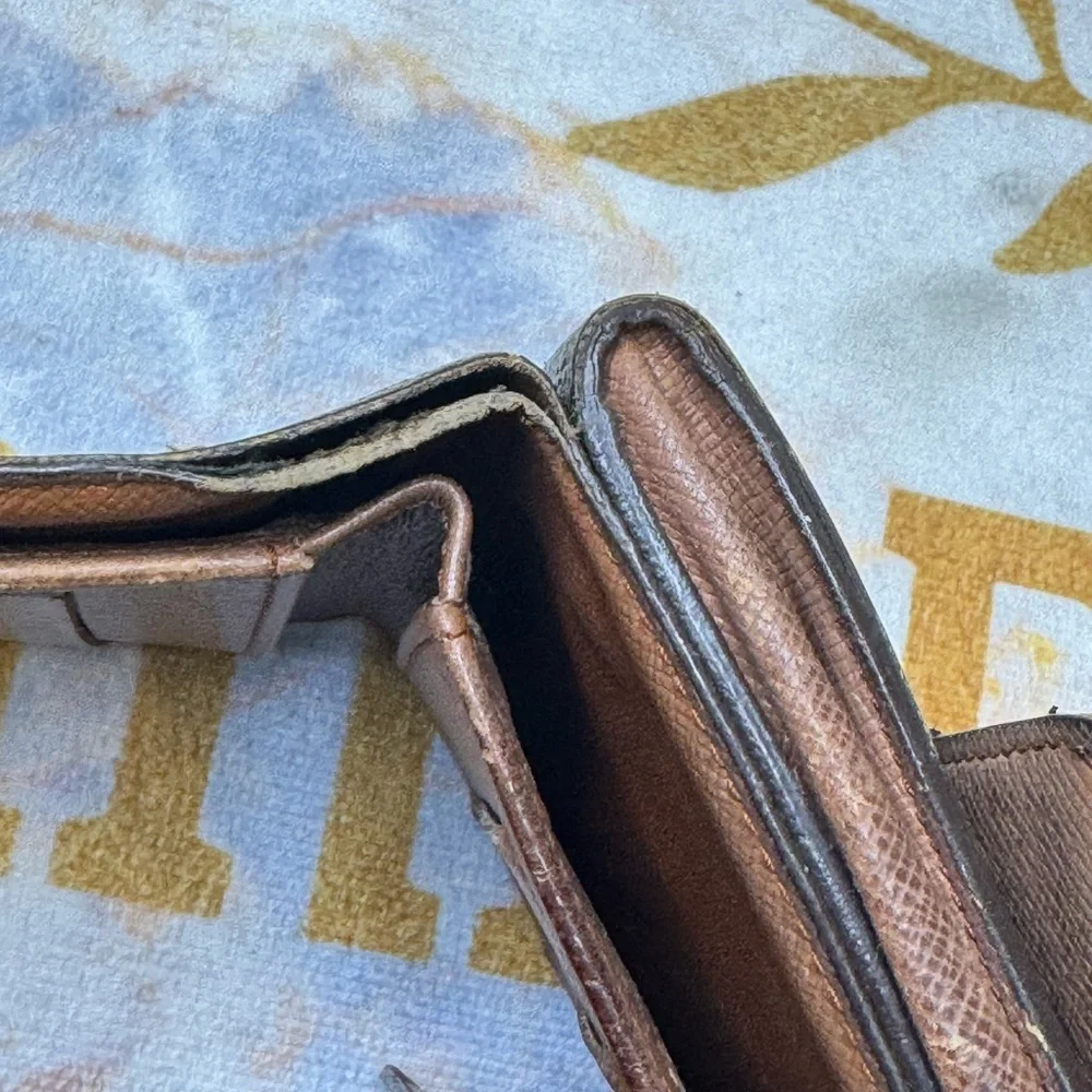 Louis Vuitton elegant wallet