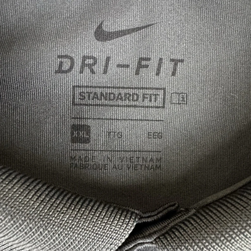 Nike mens gray measurements
