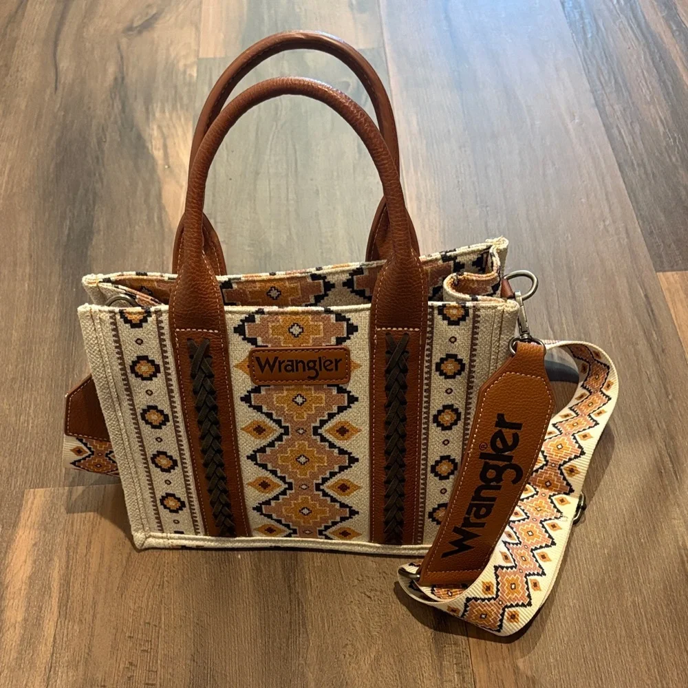 Wrangler | Tan and‎ Cream Geometric Western Bag