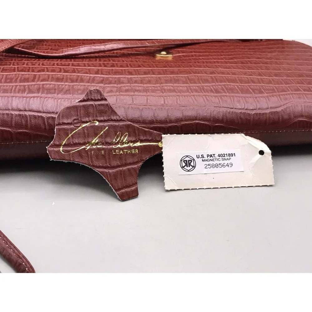 Crocodile clutch red