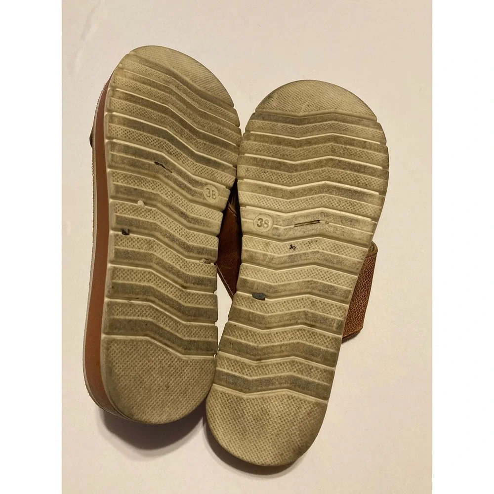 Antelope leather slide
