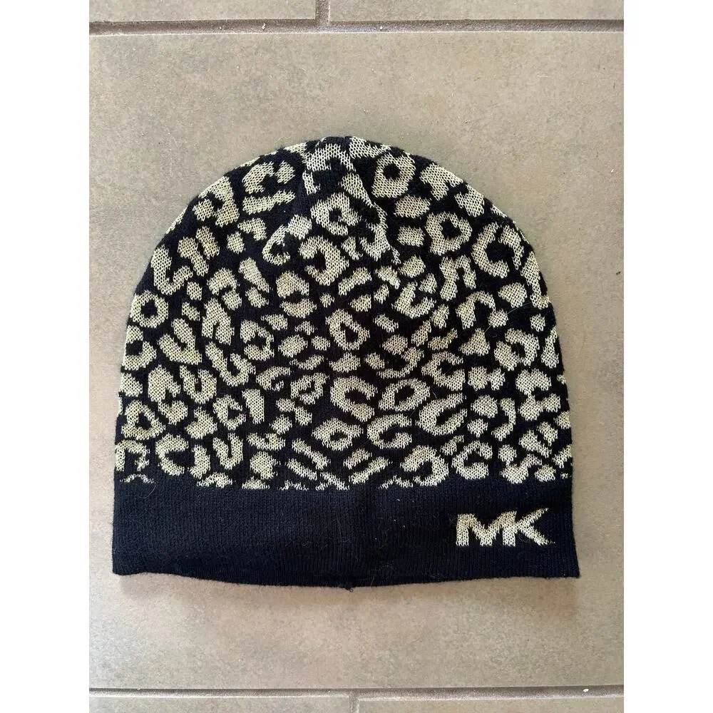 Michael Kors Metallic Leporad‎ Beanie in Black and Gold