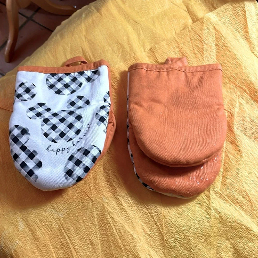 Mickey Mouse oven mitts