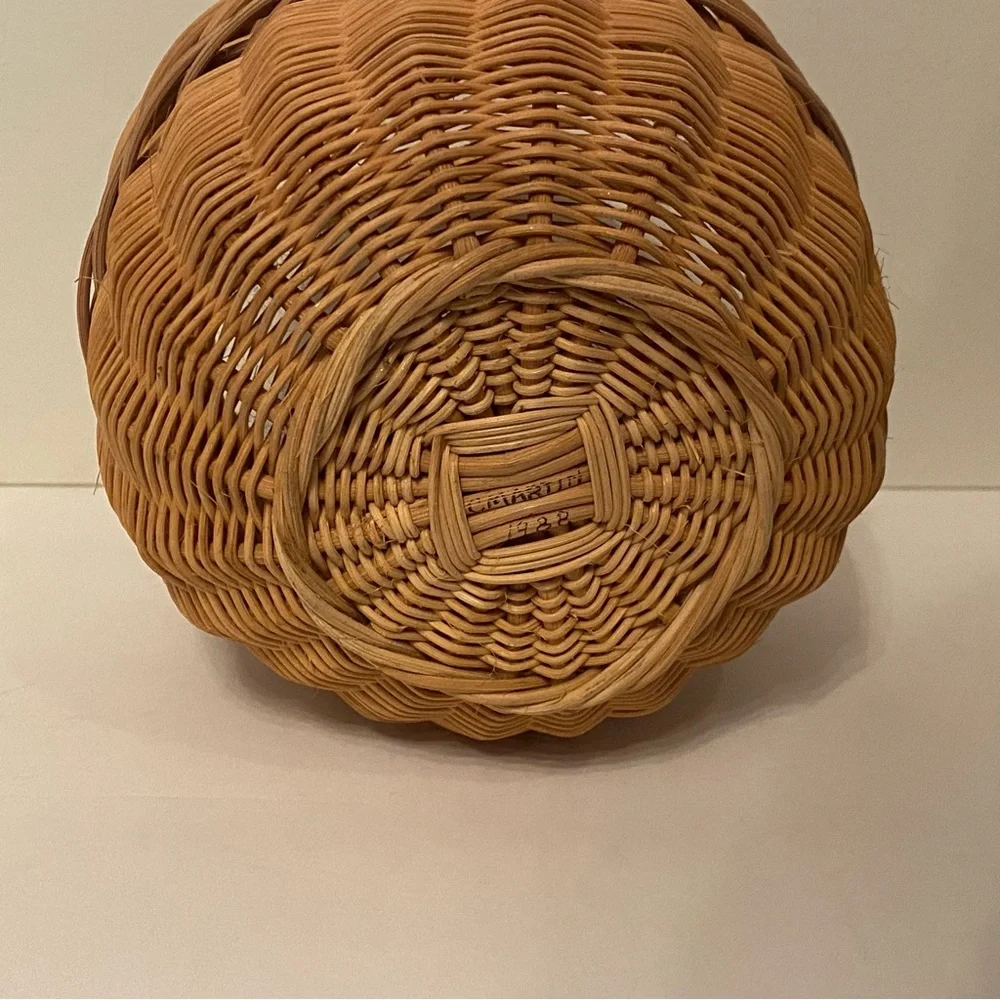 C. MARTIN BASKET VINTAGE HANDMADE SIGNED SMALL HANDLE NATURAL HOME DECOR ACCENT