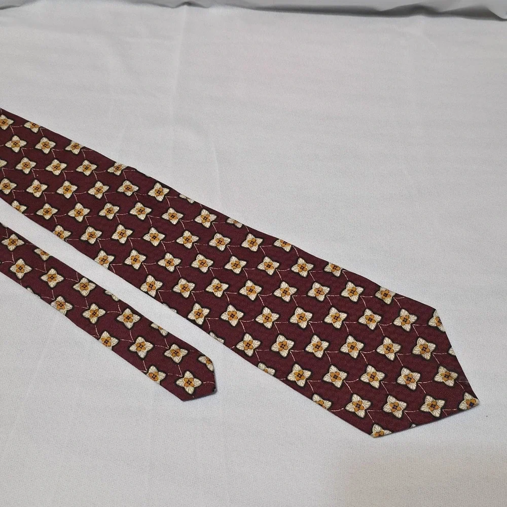 Guess USA‎ Men's Multicolored Dress Tie 100% Silk Size 57