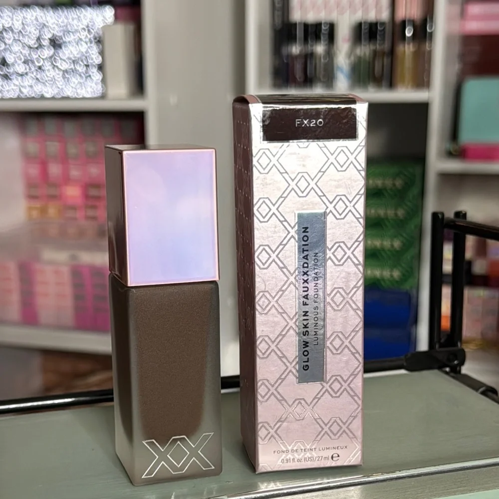 Makeup Revolution glowskin fauxdation