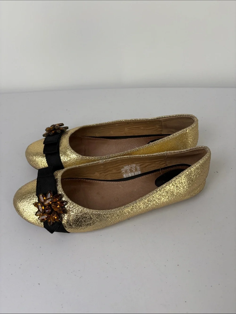 Fossil gold metallic