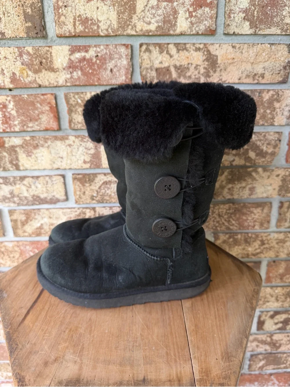 UGG bailey button