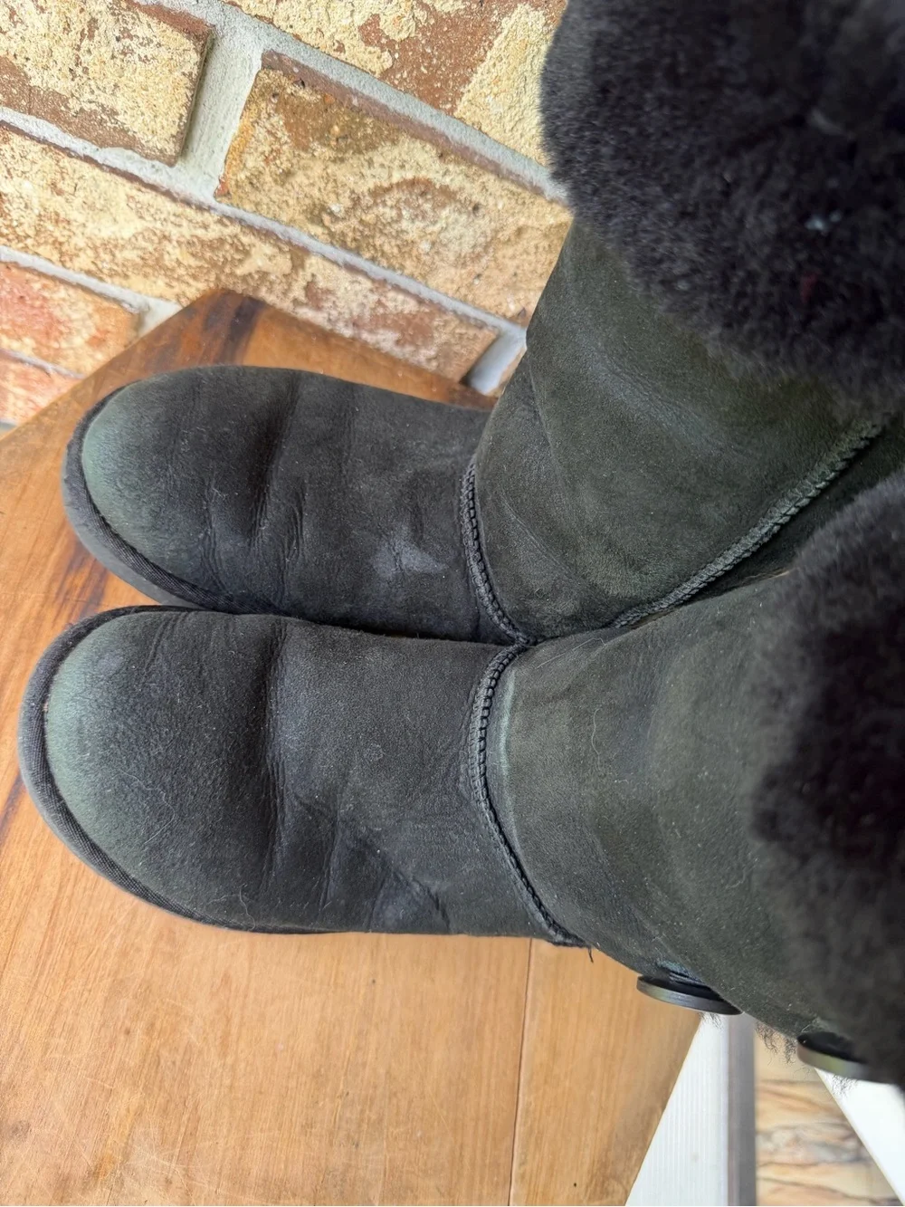 UGG bailey button