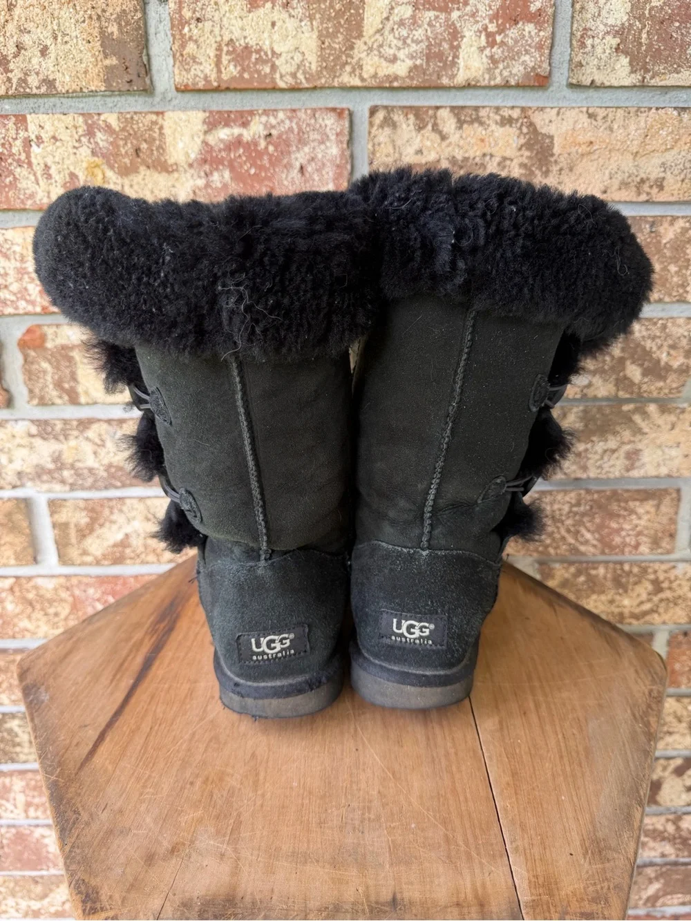 UGG bailey button