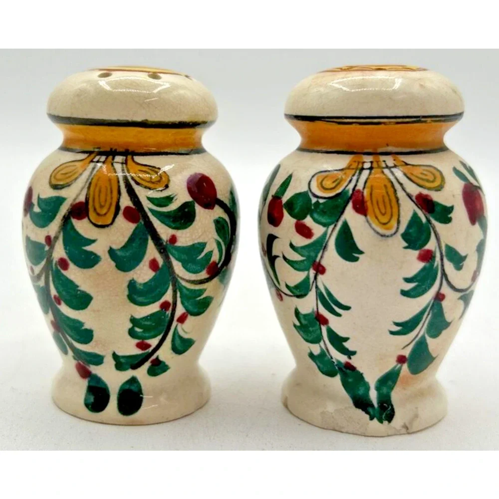 Vintage Retro Salt and Pepper Shakers Ceramic Made In Japan‎ U260/4