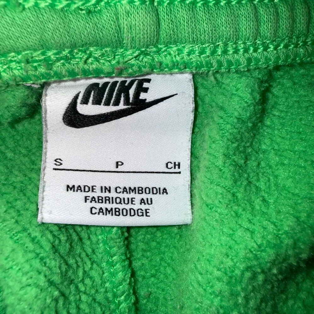 Nike sportswear club