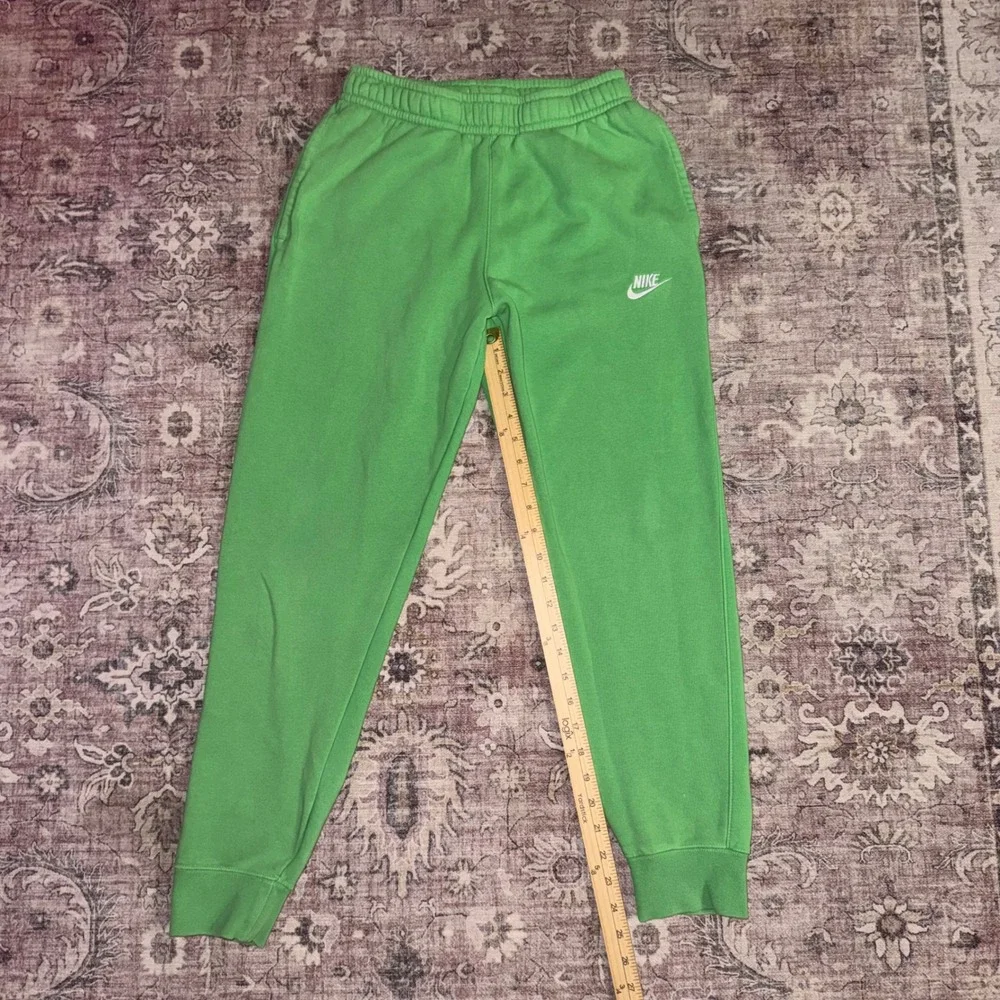 Nike sportswear club