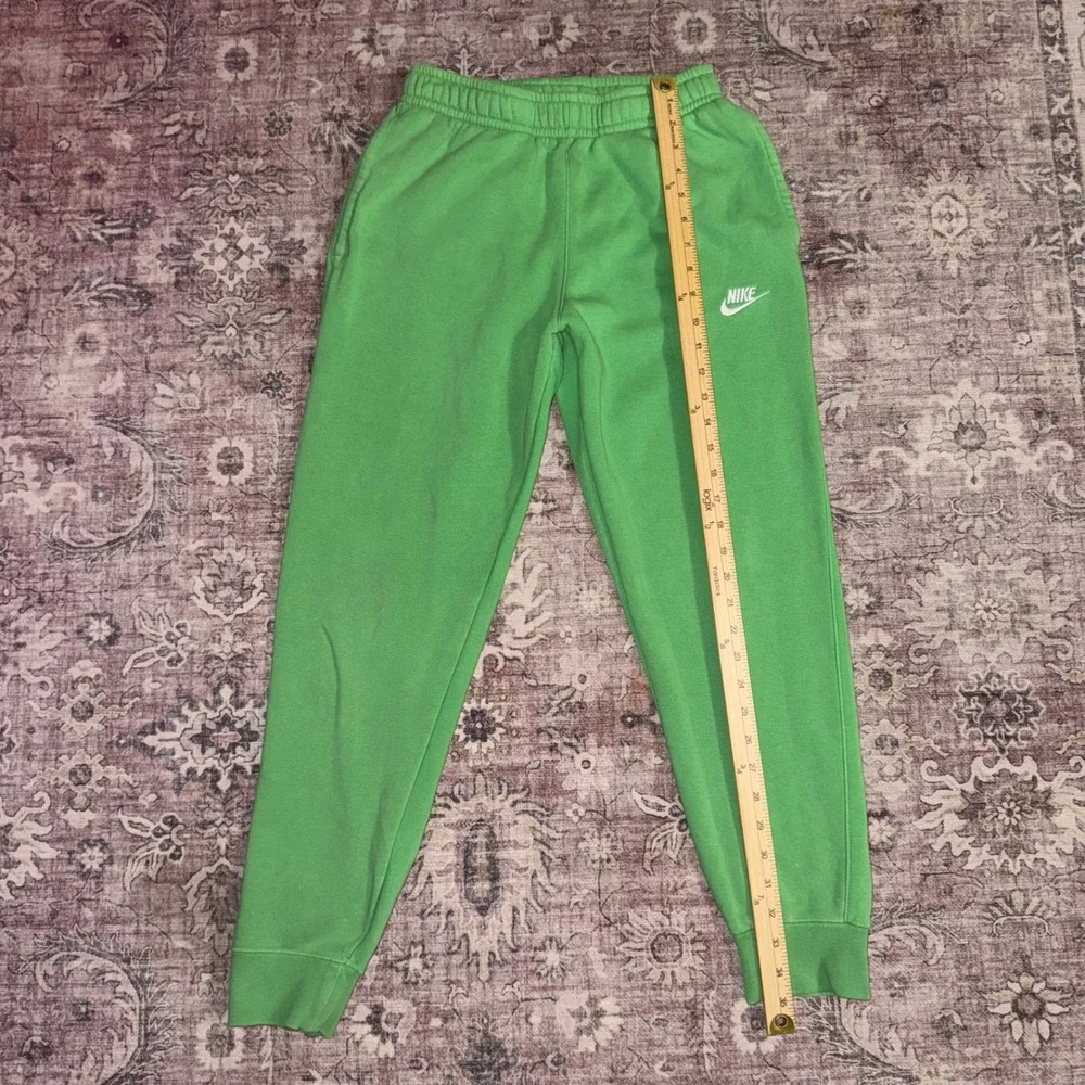 Nike sportswear club