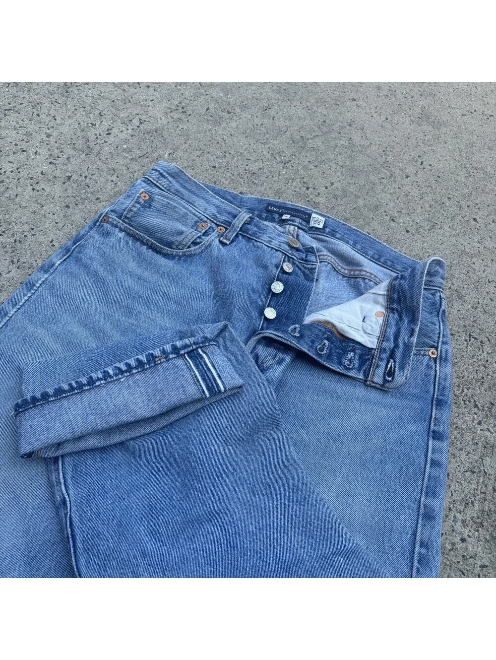 Levis measurements waist