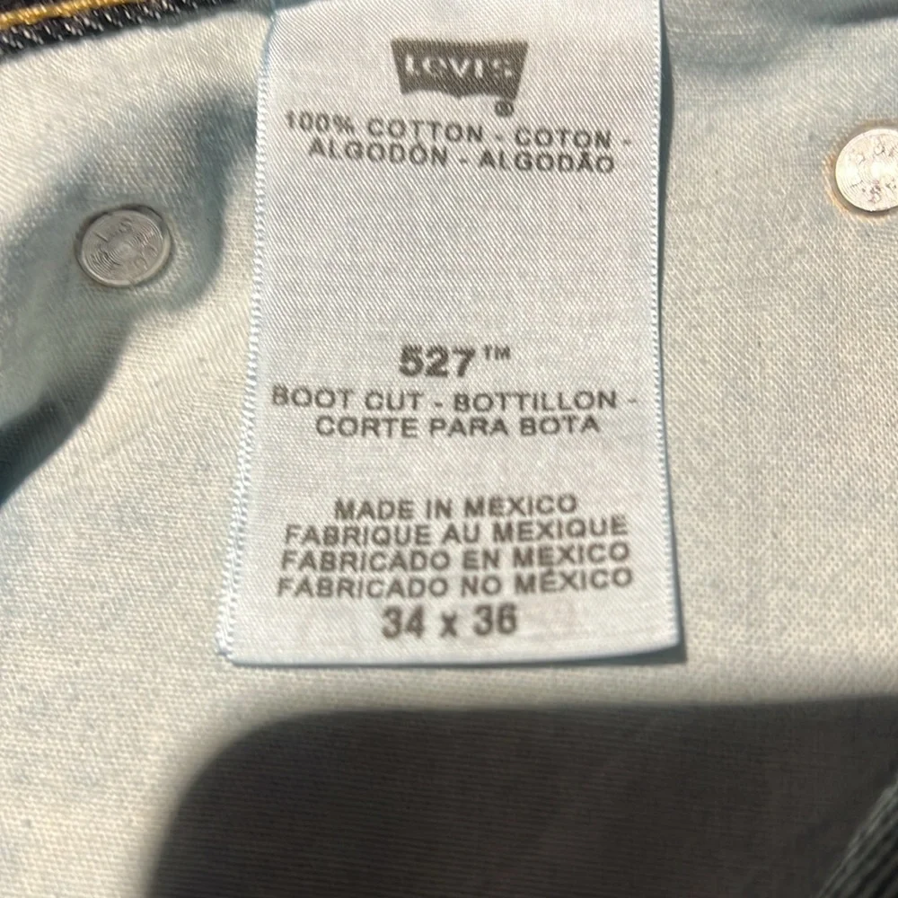 Levis excellent no