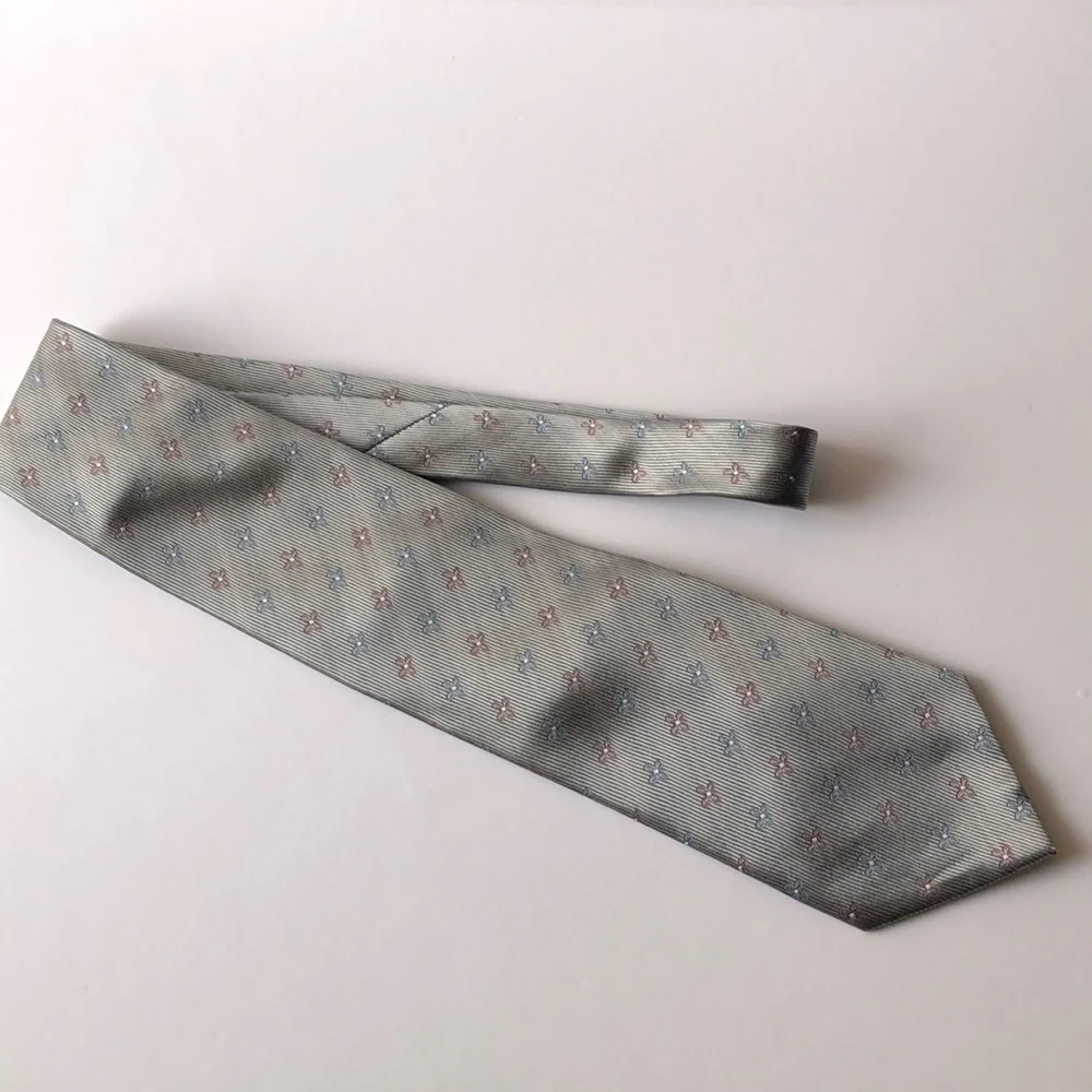 La Leta 100% Silk Floral Gray One Size business attire Tie