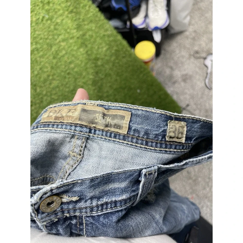 Buckle shop confidence