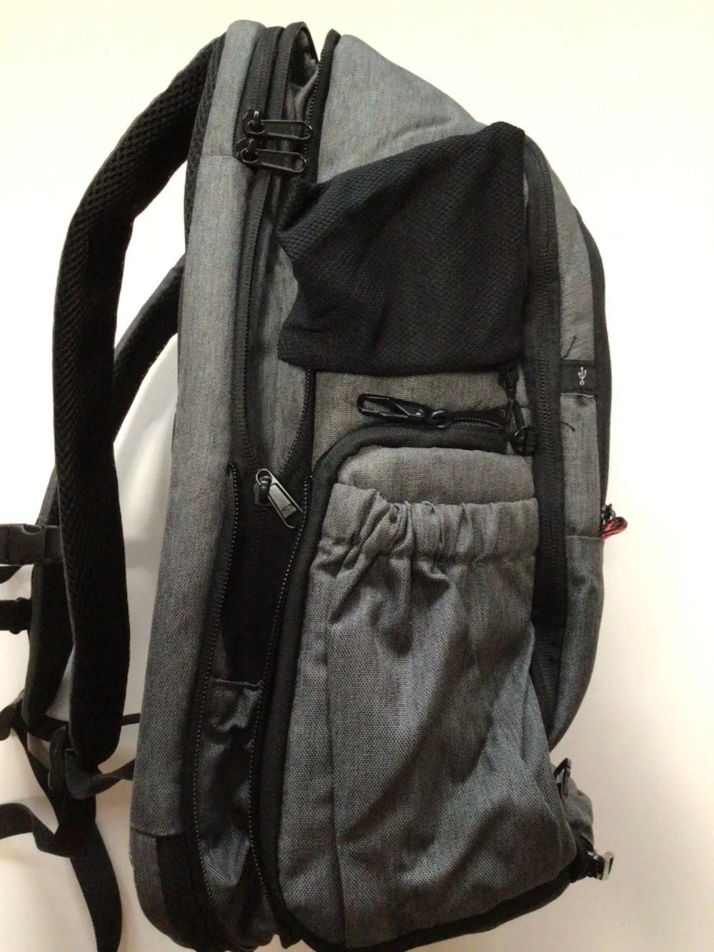 Bagsmart gray camera